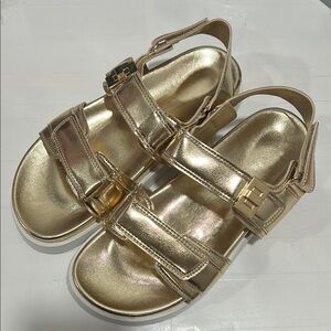 Modatope women’s Gold flat Sandals NWT size 8